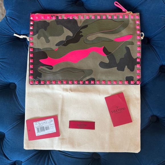 Authentic Valentino Camo clutch - Picture 13 of 14